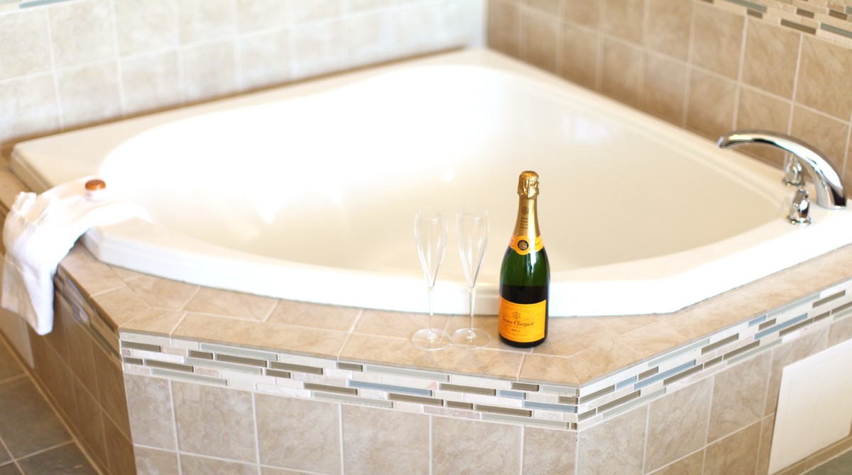 Ocean Club Hotel soaking tub with champagne bottle and glasses