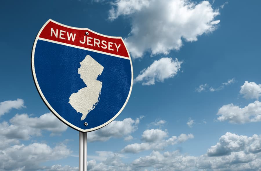 New Jersey interstate road sign with image of state